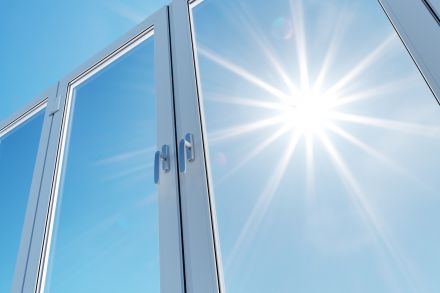 Solafskærmning bygget ind i ruden