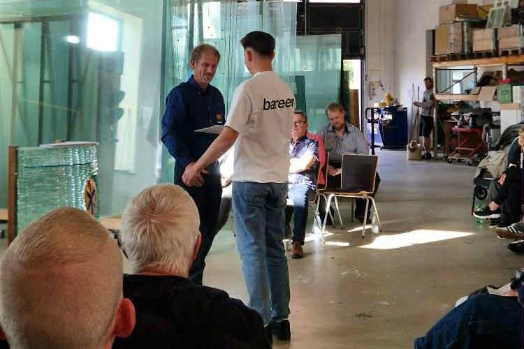 Carl er blevet udlært glarmestersvend