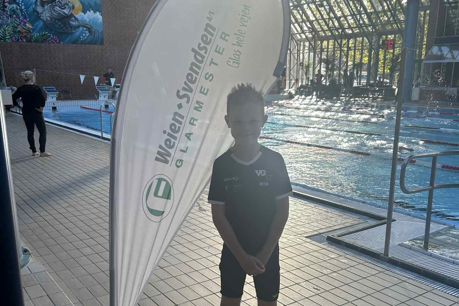 Vi støtter en lokal svømmer